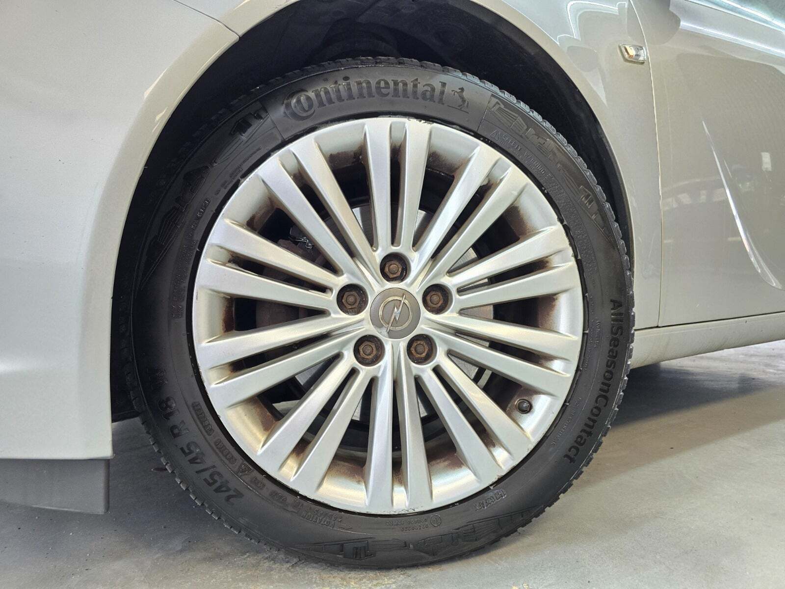 Sølv Opel Insignia fra 2012