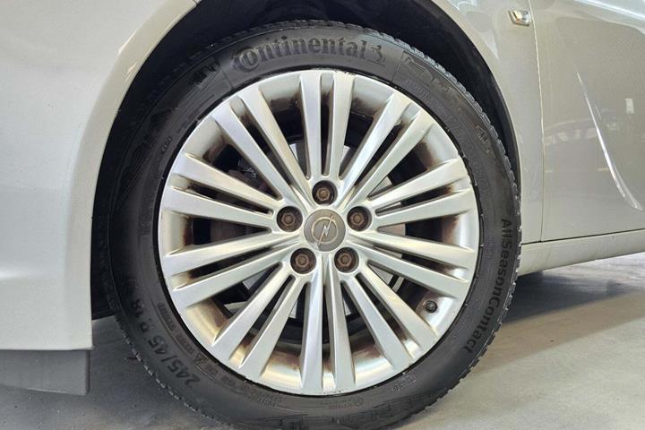 Sølv Opel Insignia fra 2012