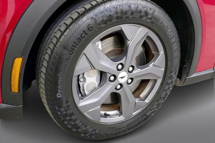 Rød Ford Mustang Mach-E fra 2024