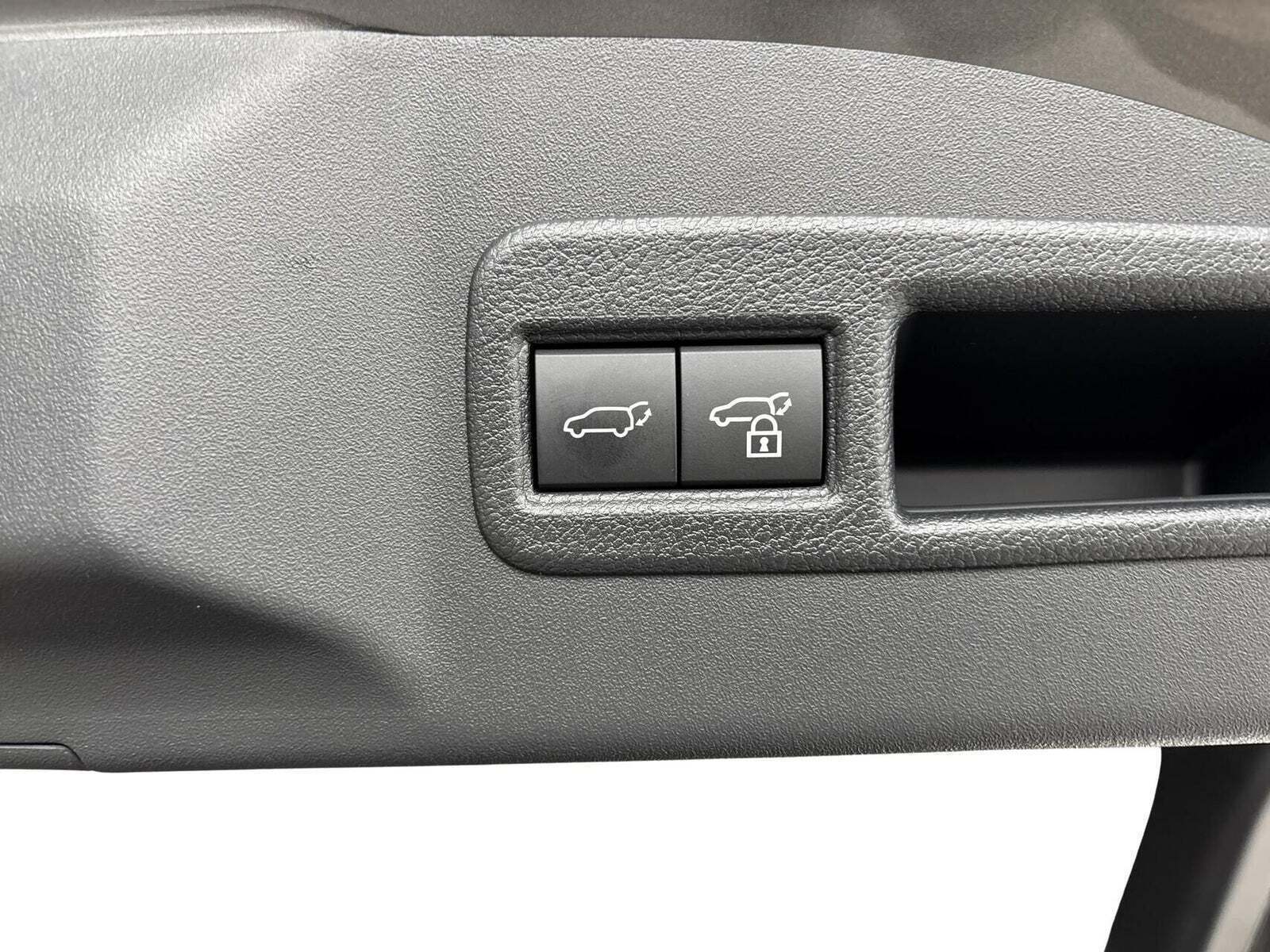 Grå Toyota BZ4X fra 2025