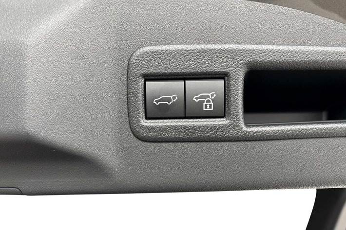 Grå Toyota BZ4X fra 2025