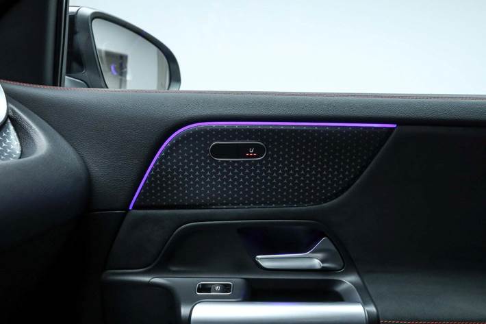 Sort Mercedes EQA250+ fra 2024