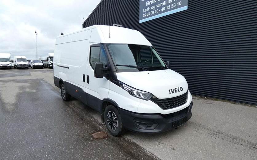 Iveco Daily 2,3 35S16 12m³ Van AG8