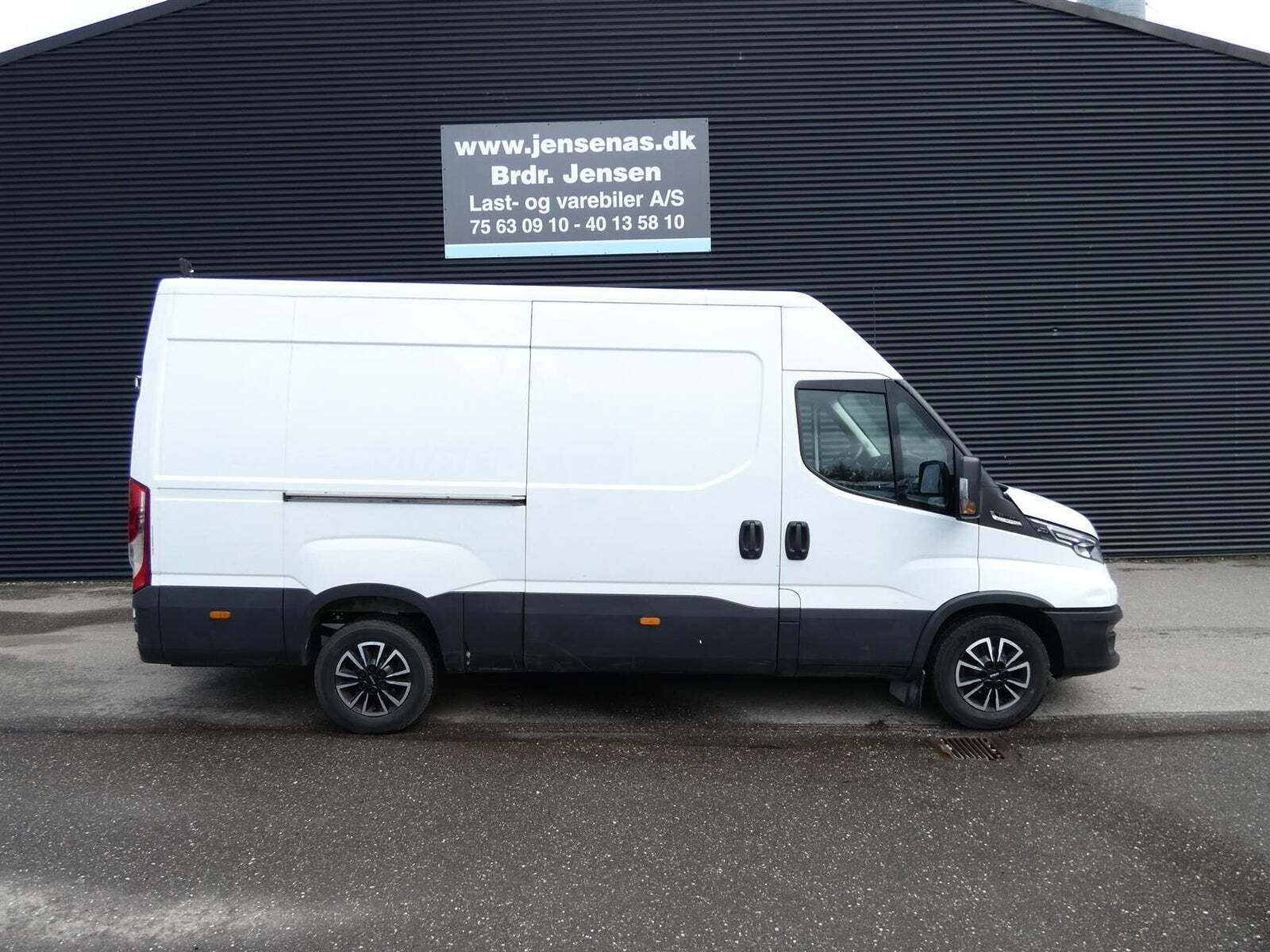 Iveco Daily 2,3 35S16 12m³ Van AG8