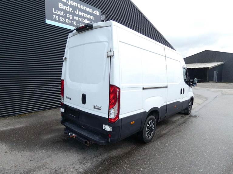 Iveco Daily 2,3 35S16 12m³ Van AG8