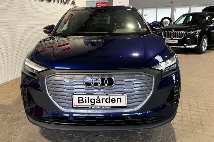 Blå Audi Q4 e-tron fra 2025
