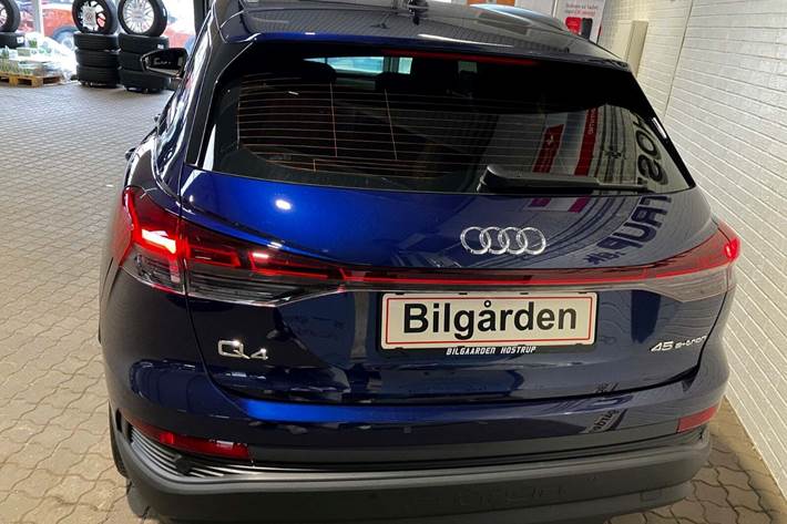 Blå Audi Q4 e-tron fra 2025