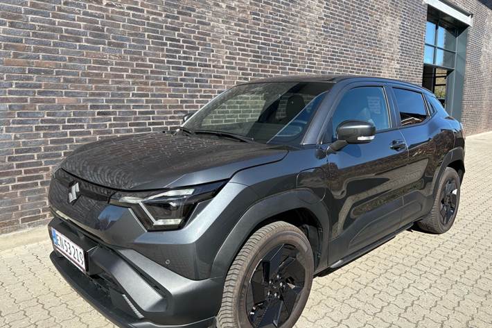 Grå Suzuki eVitara fra 2025