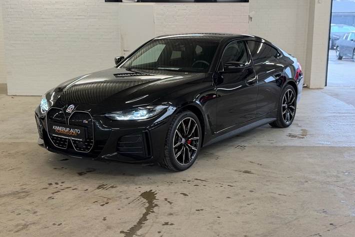 Sort BMW i4 fra 2023 set udefra