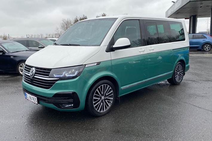 Grøn VW Multivan fra 2004