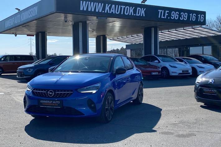Blå Opel Corsa-e fra 2020