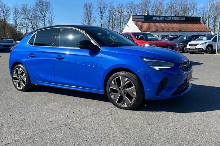 Blå Opel Corsa-e fra 2020