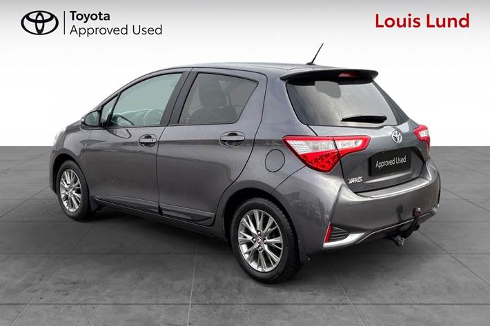 Grå Toyota Yaris fra 2017