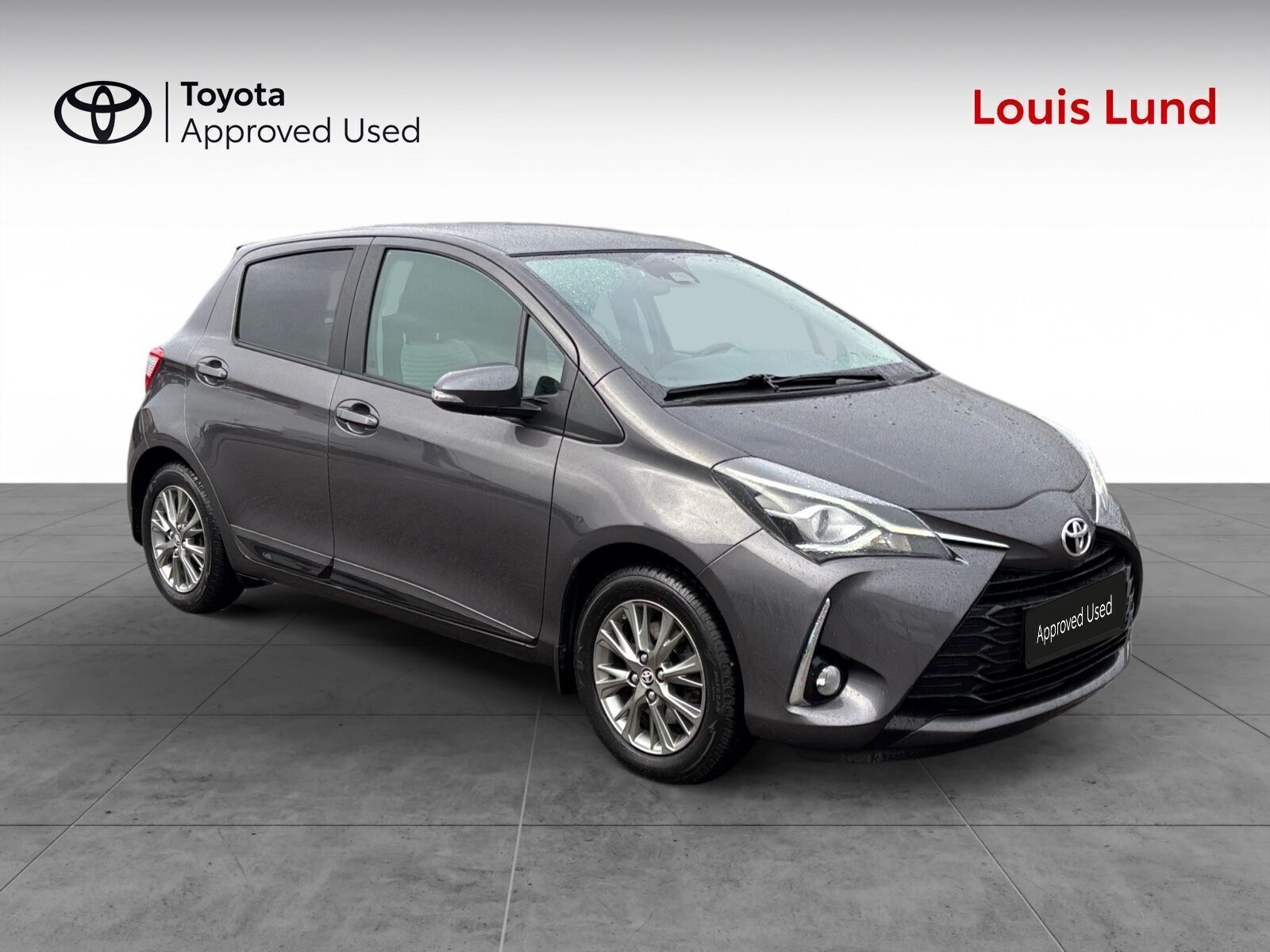 Grå Toyota Yaris fra 2017