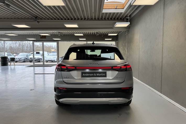 Sølv Audi Q4 fra 2022