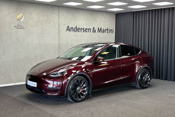 undefined Tesla Model Y fra 2023 set udefra