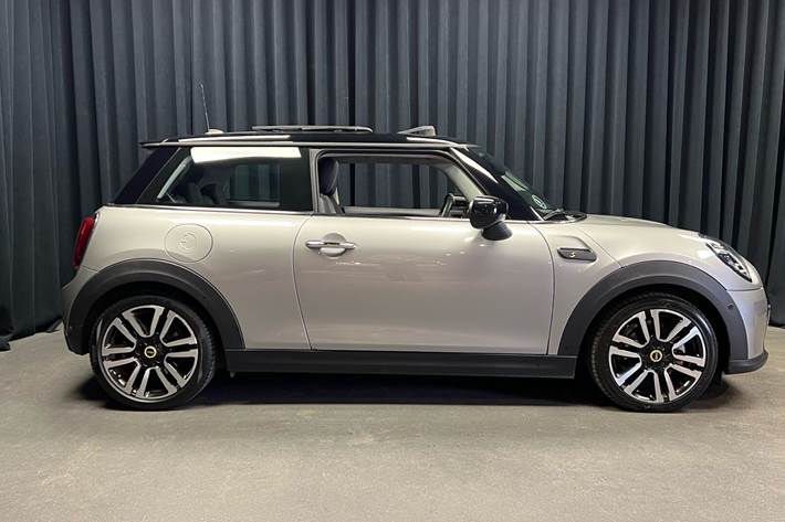 Sølv Mini Cooper fra 2023