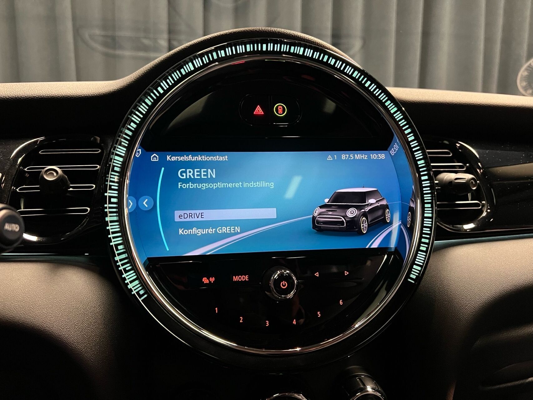 Sølv Mini Cooper fra 2023