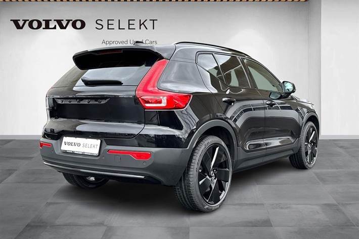 Sort Volvo EX40 fra 2025