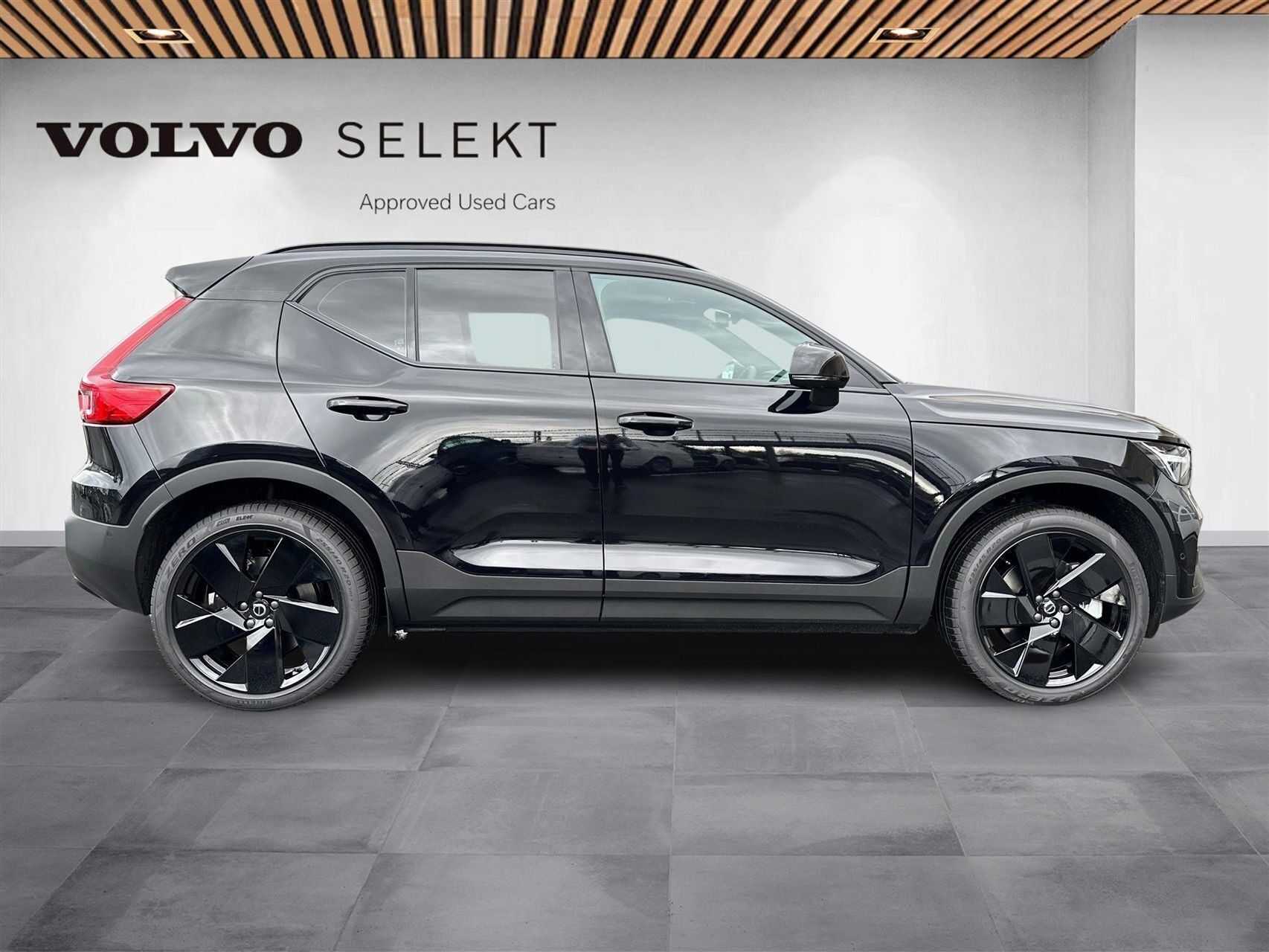 Volvo EX40 Single Motor Extended Range Black Edition 252HK 5d Aut.