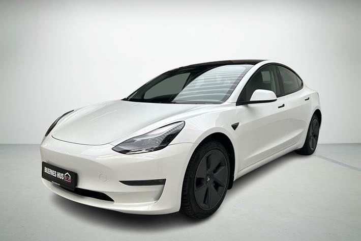 Hvid Tesla Model 3 fra 2023