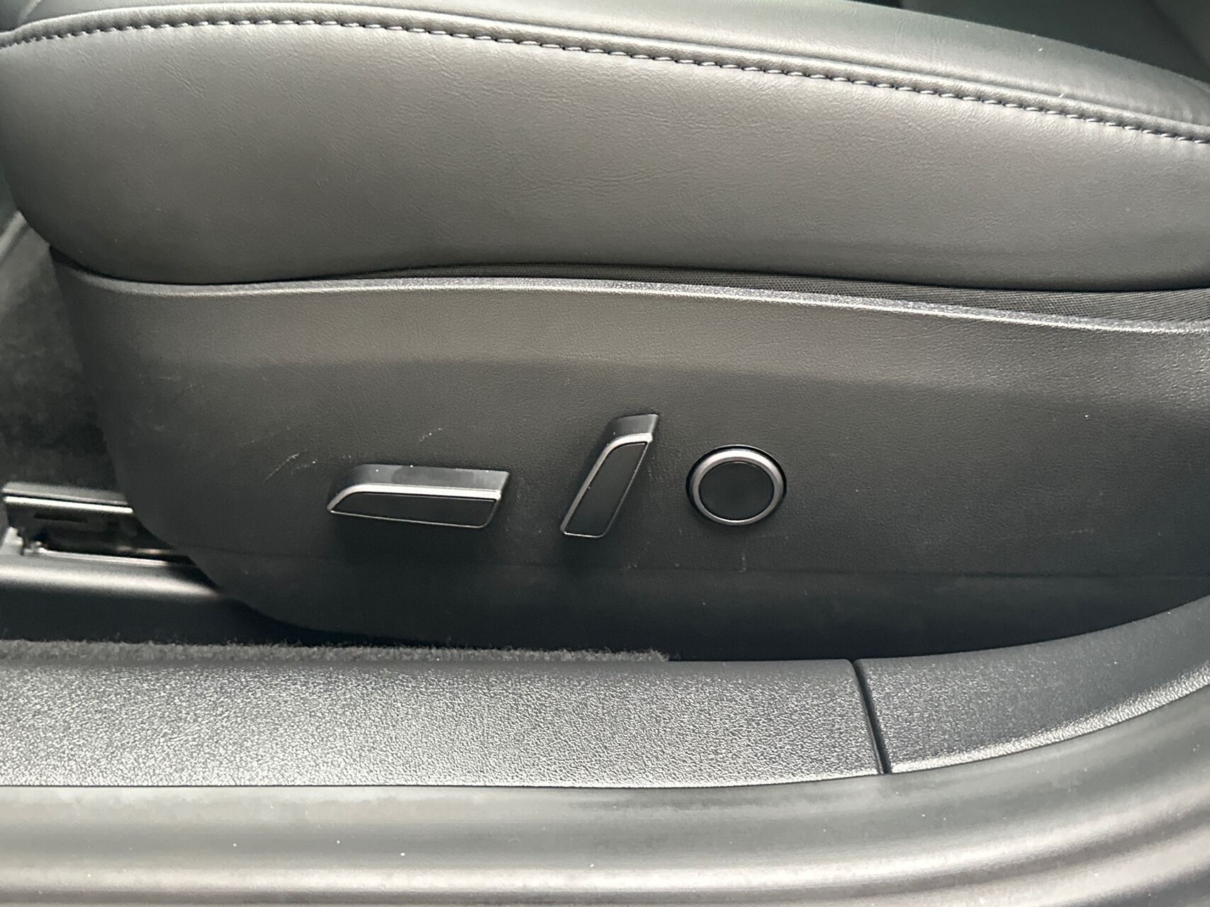 Hvid Tesla Model 3 fra 2023