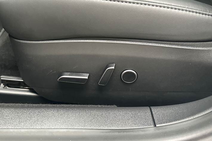 Hvid Tesla Model 3 fra 2023