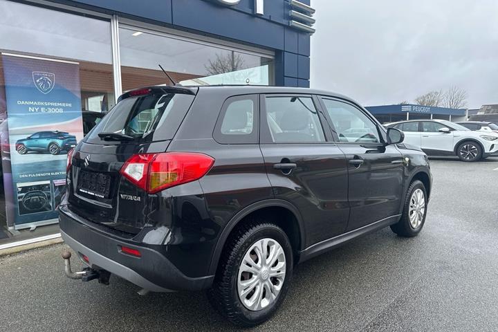 Sort Suzuki Vitara fra 2015