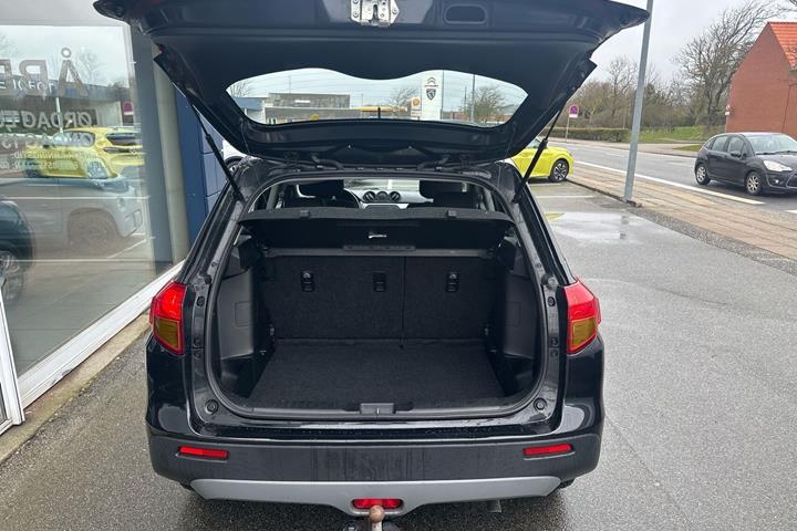 Sort Suzuki Vitara fra 2015