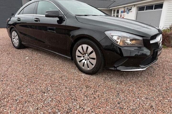 Sort Mercedes CLA200 fra 2016