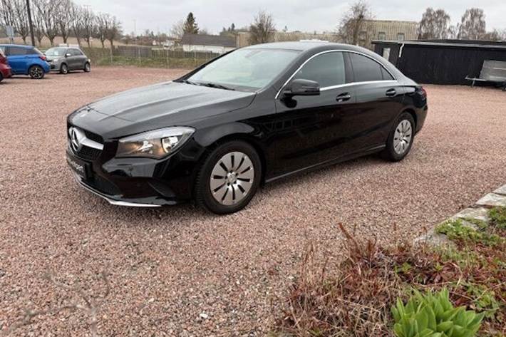 Sort Mercedes CLA200 fra 2016