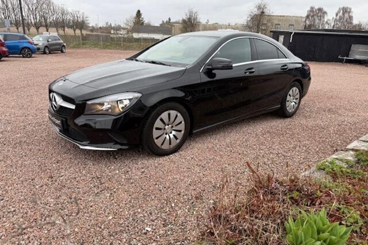 Sort Mercedes CLA200 fra 2016