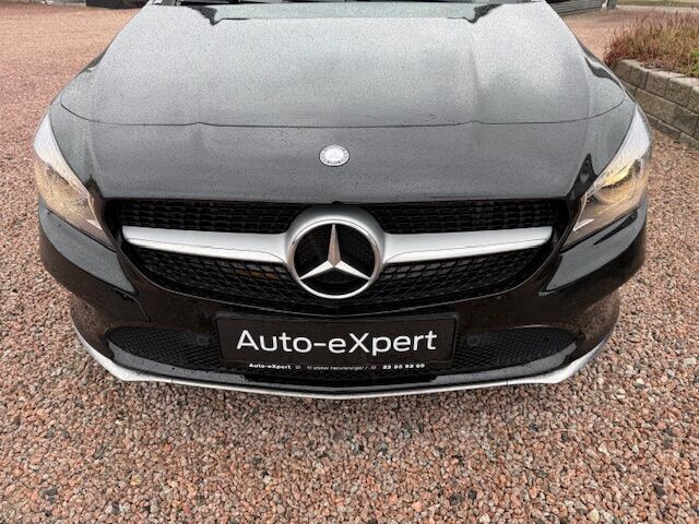 Sort Mercedes CLA200 fra 2016