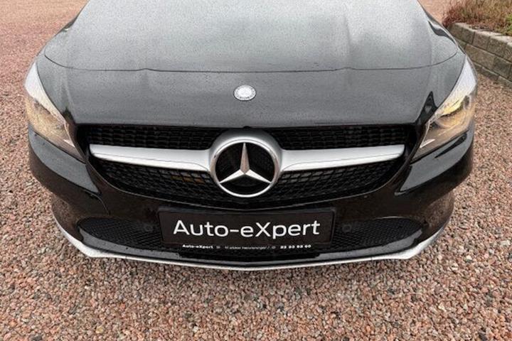 Sort Mercedes CLA200 fra 2016
