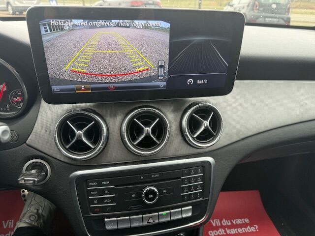 Sort Mercedes CLA200 fra 2016