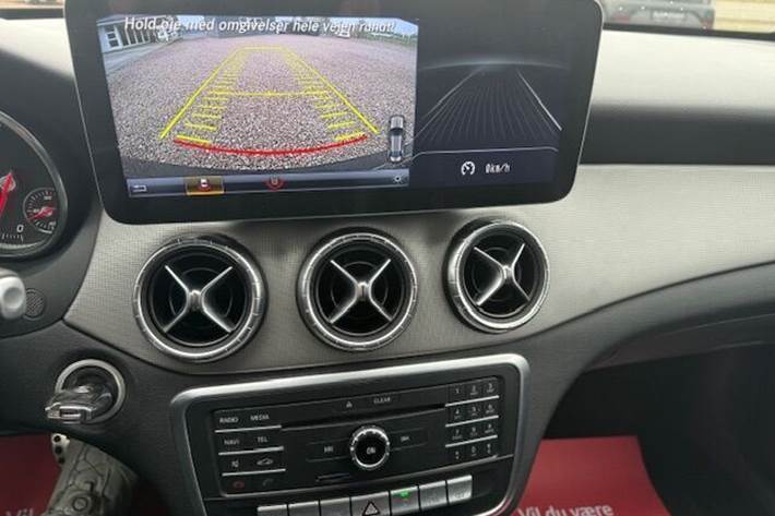 Sort Mercedes CLA200 fra 2016