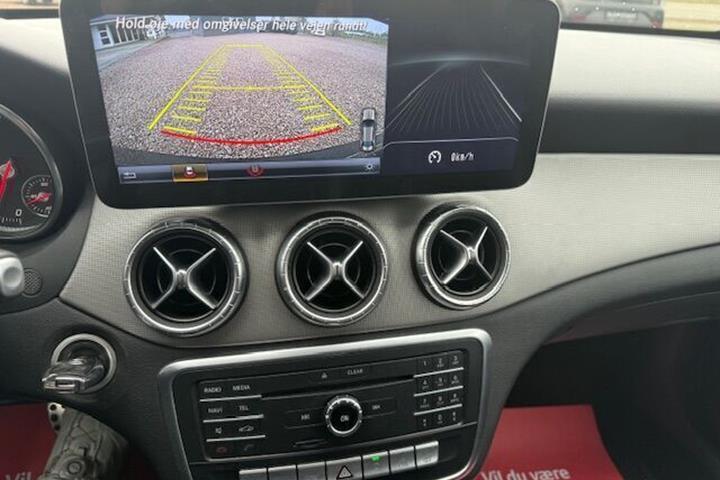 Sort Mercedes CLA200 fra 2016