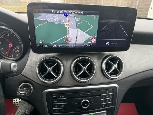 Sort Mercedes CLA200 fra 2016