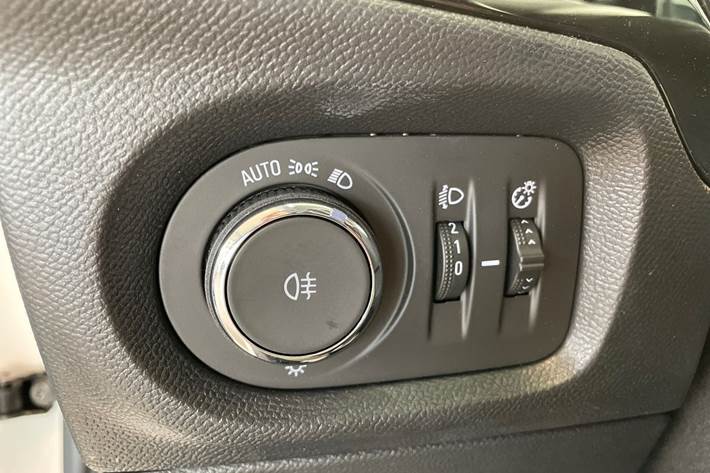 Hvid Opel Corsa-e fra 2023