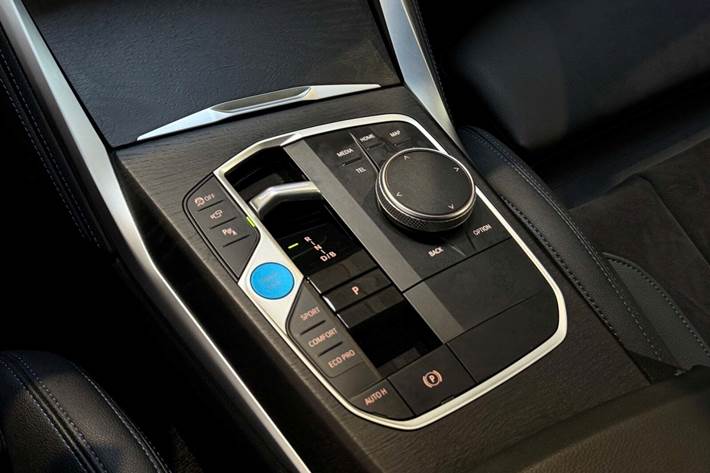 Hvid BMW i4 fra 2023