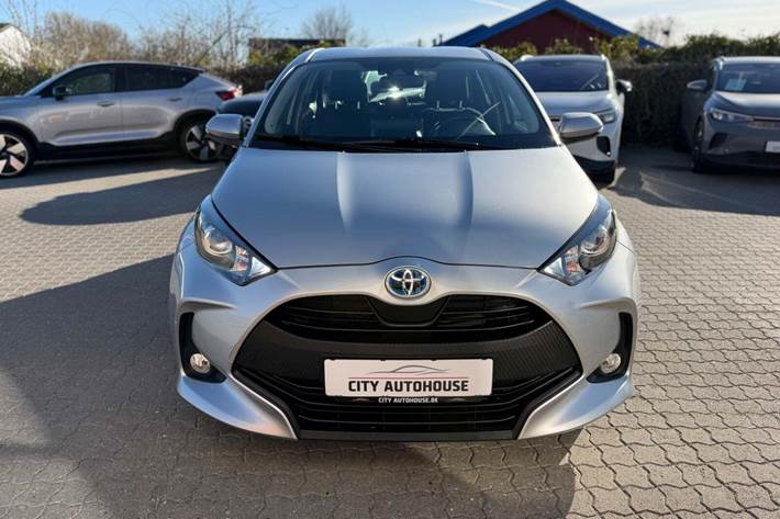 Sølv Toyota Yaris fra 2022