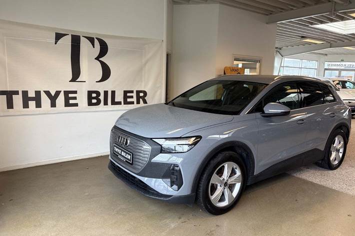 Grå Audi Q4 e-tron fra 2023 set udefra