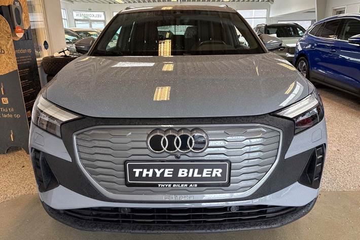 Grå Audi Q4 e-tron fra 2023