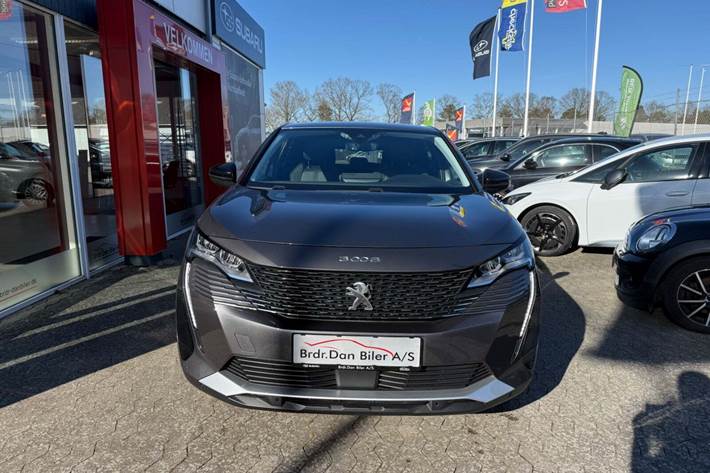 Grå Peugeot 3008 fra 2022