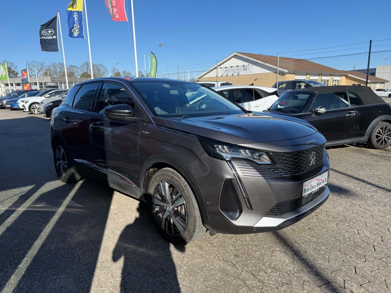 Grå Peugeot 3008 fra 2022