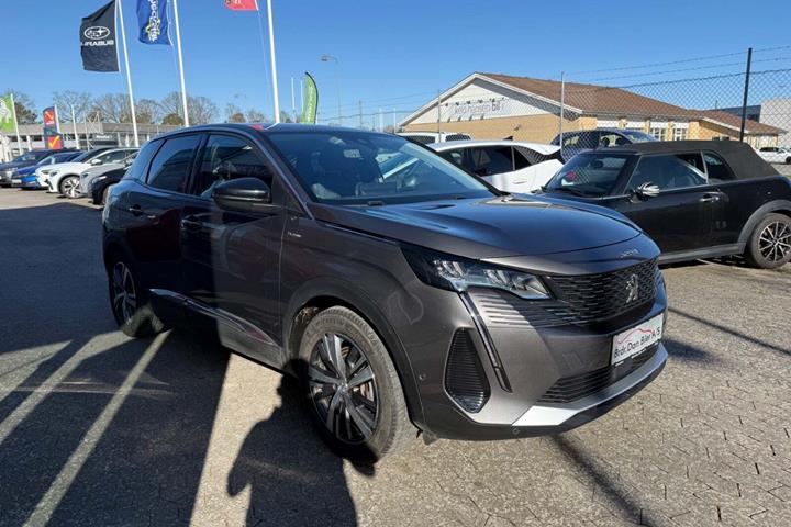 Grå Peugeot 3008 fra 2022