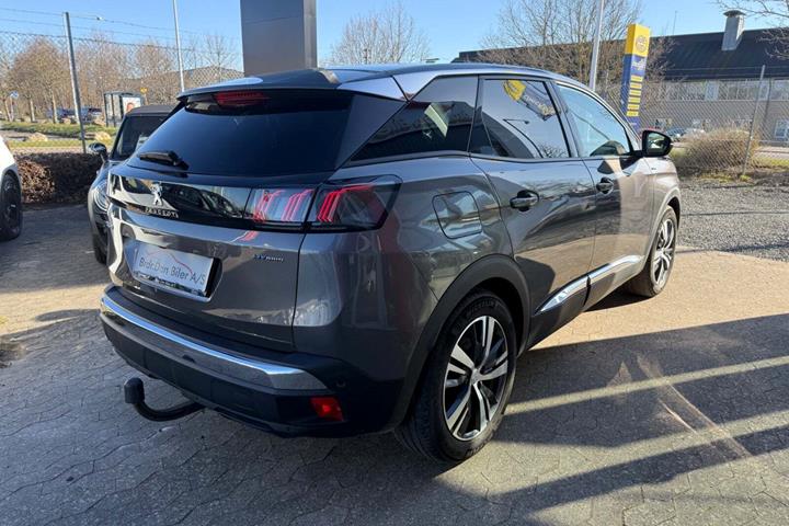 Grå Peugeot 3008 fra 2022