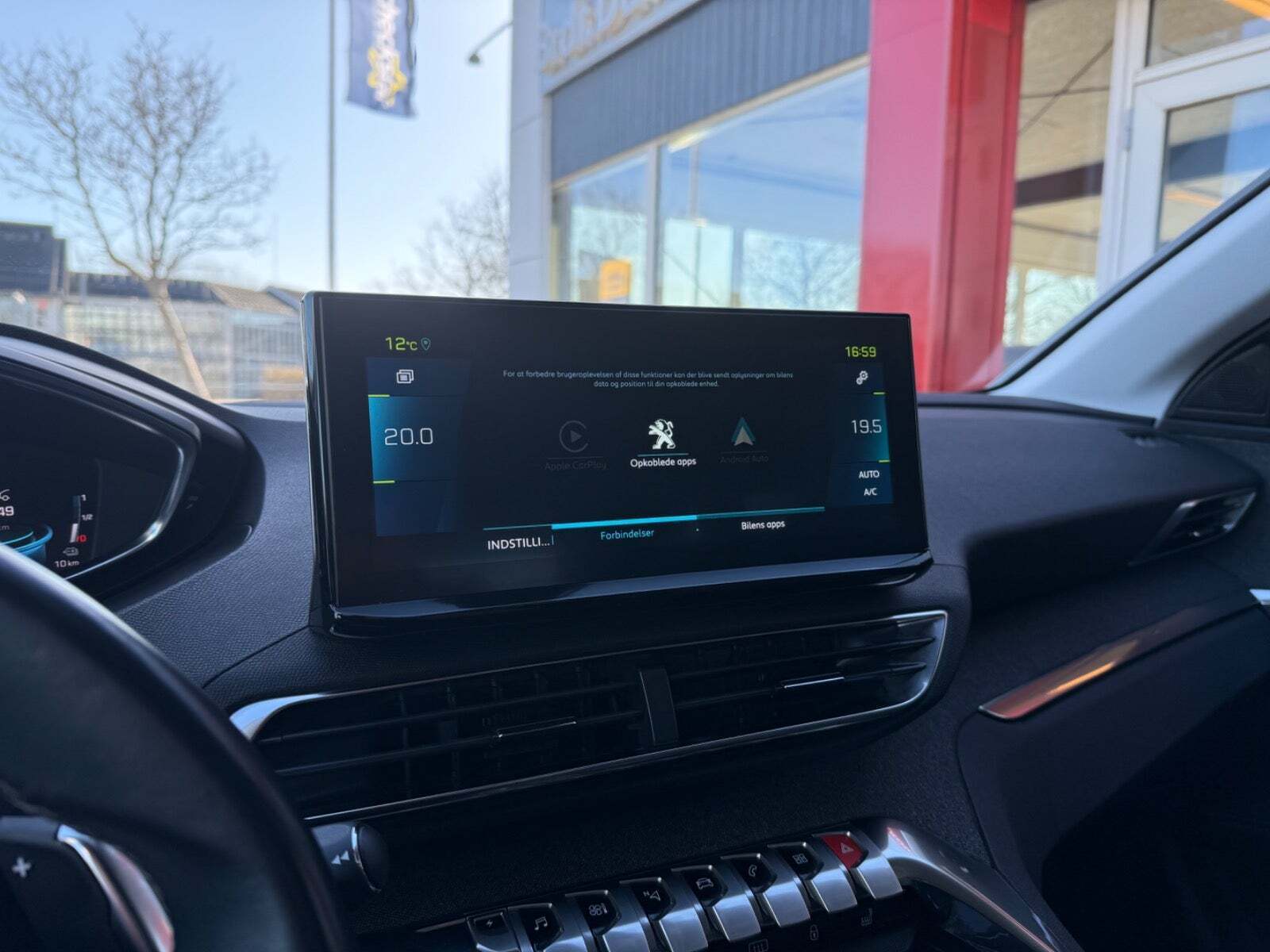 Grå Peugeot 3008 fra 2022