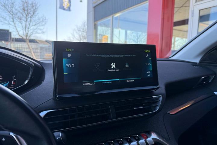 Grå Peugeot 3008 fra 2022