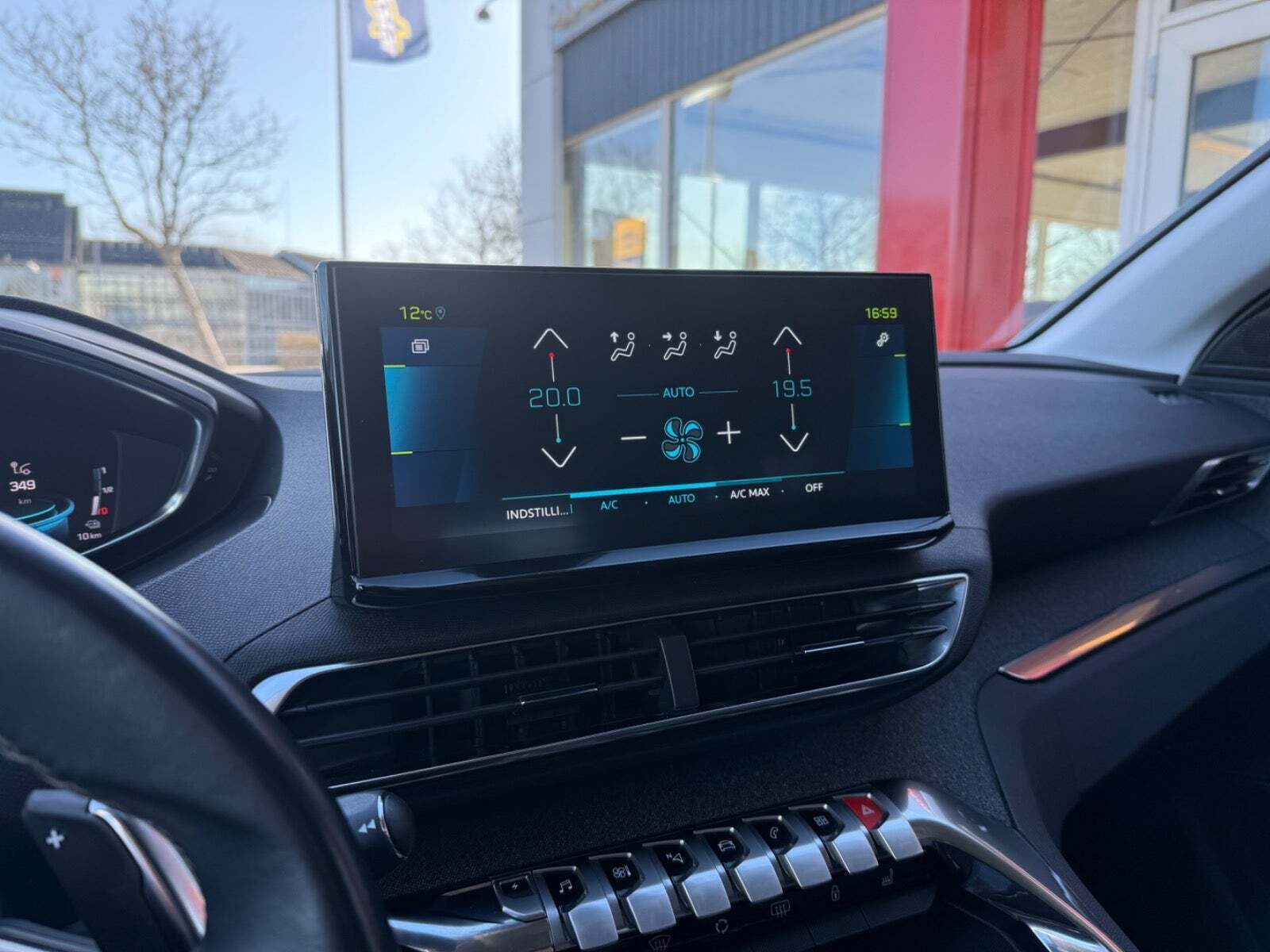 Grå Peugeot 3008 fra 2022